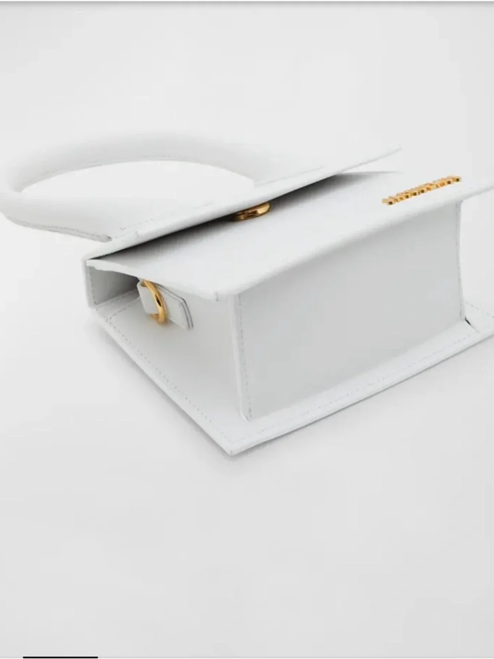 Jacquemus
Le Chiquito Moyen Top-Handle Bag - Picture 2 of 8